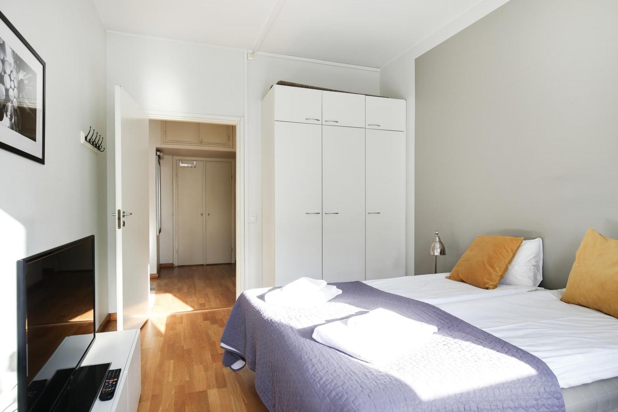 Kotimaailma Apartments Kamppi - 2Br In The City Center With Code Lock Helsinki Dış mekan fotoğraf