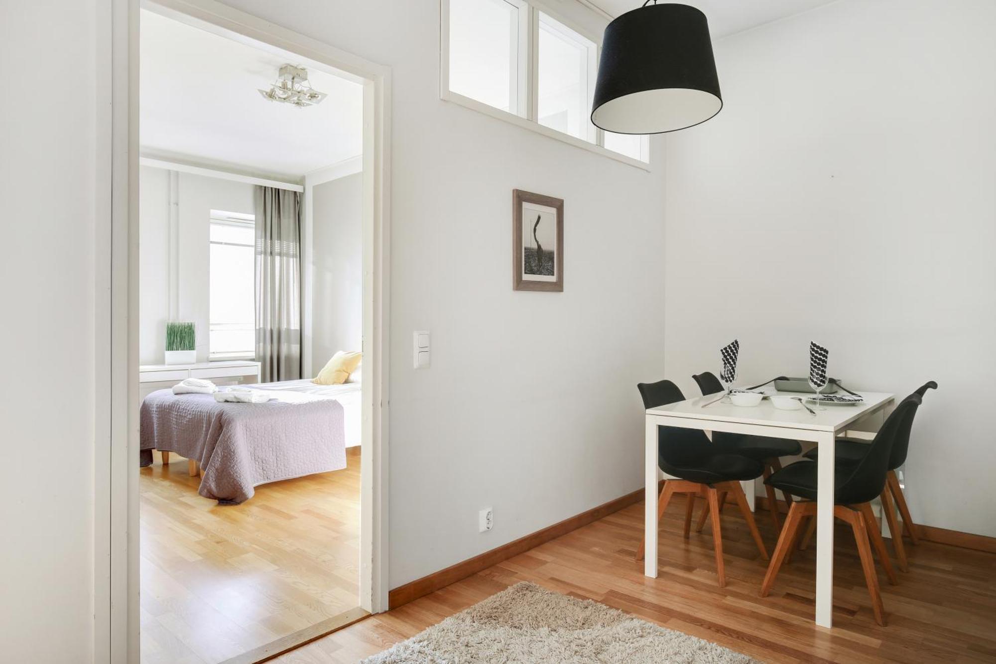 Kotimaailma Apartments Kamppi - 2Br In The City Center With Code Lock Helsinki Dış mekan fotoğraf