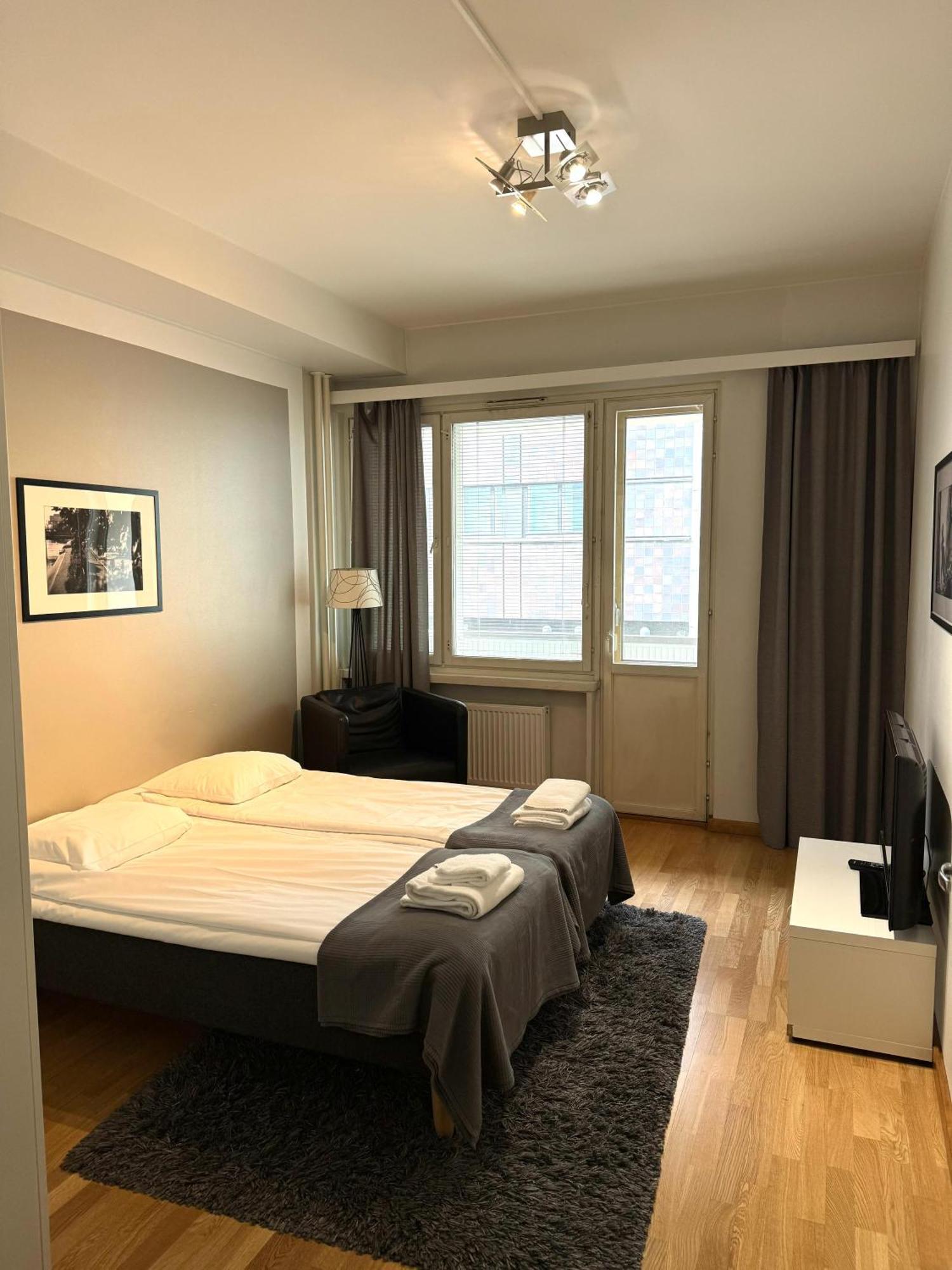 Kotimaailma Apartments Kamppi - 2Br In The City Center With Code Lock Helsinki Dış mekan fotoğraf