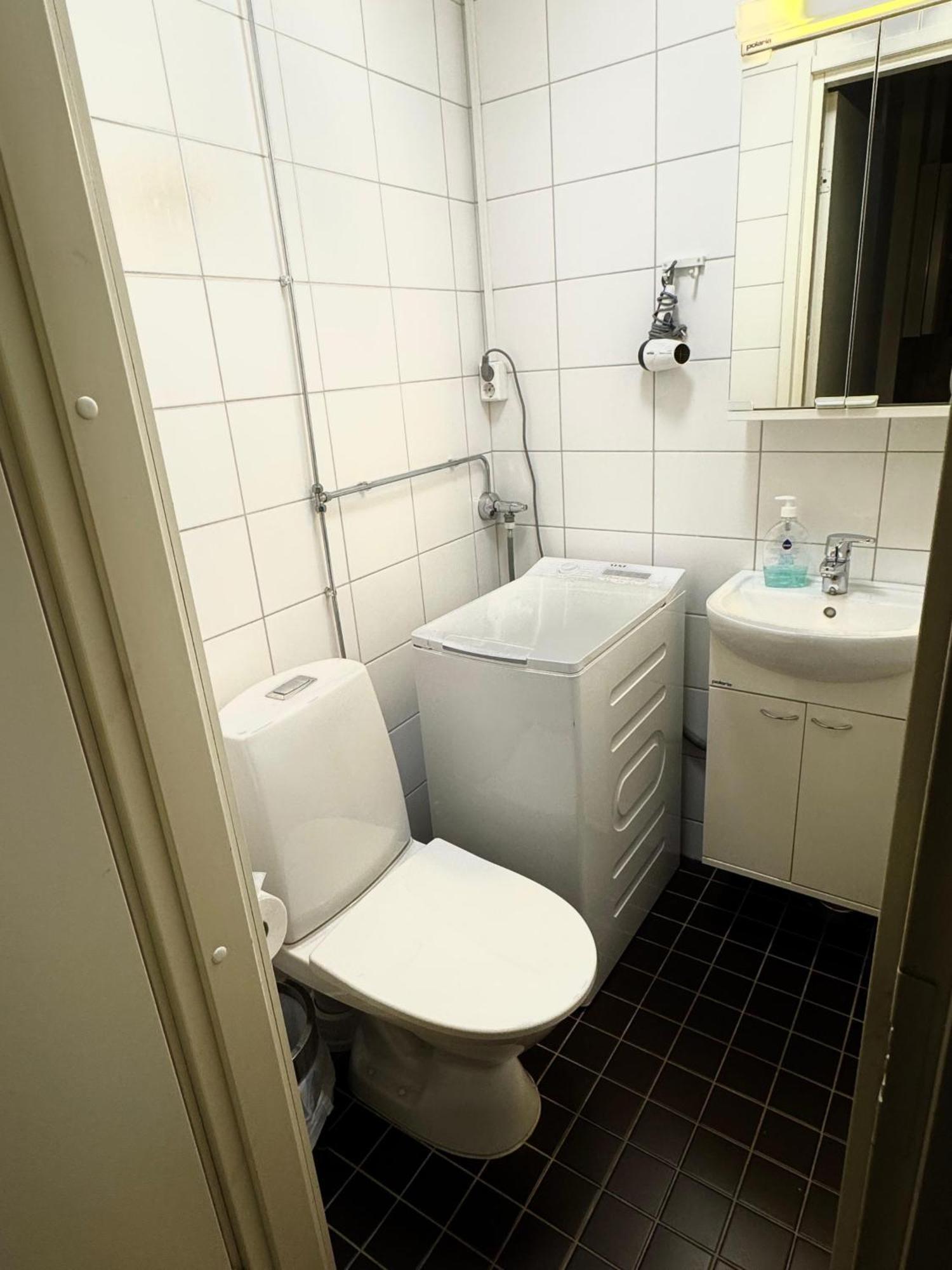 Kotimaailma Apartments Kamppi - 2Br In The City Center With Code Lock Helsinki Dış mekan fotoğraf